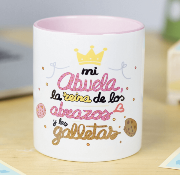 Taza de Café. Mensaje: Mi abuela, la reina de los abrazos y las galletas
