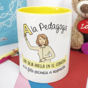 Taza A la pedagoga que deja huella en el corazón no le falta paciencia ni inspiración